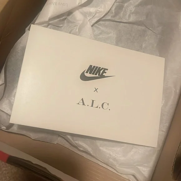 Women’s classic Cortez alc prem. Size 7 women’s. - Picture 9 of 14